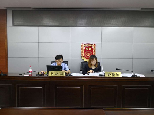 3、区劳动争议律师:劳动争议,有咨询的律师电话吗?