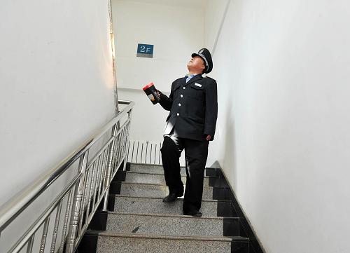 3.保安劳资纠纷:在公司当了七年保安,劳资纠纷