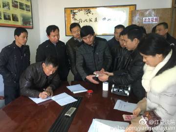 1、辽阳劳动争议律师:出现劳动争议,找劳动局好还是找律师好?