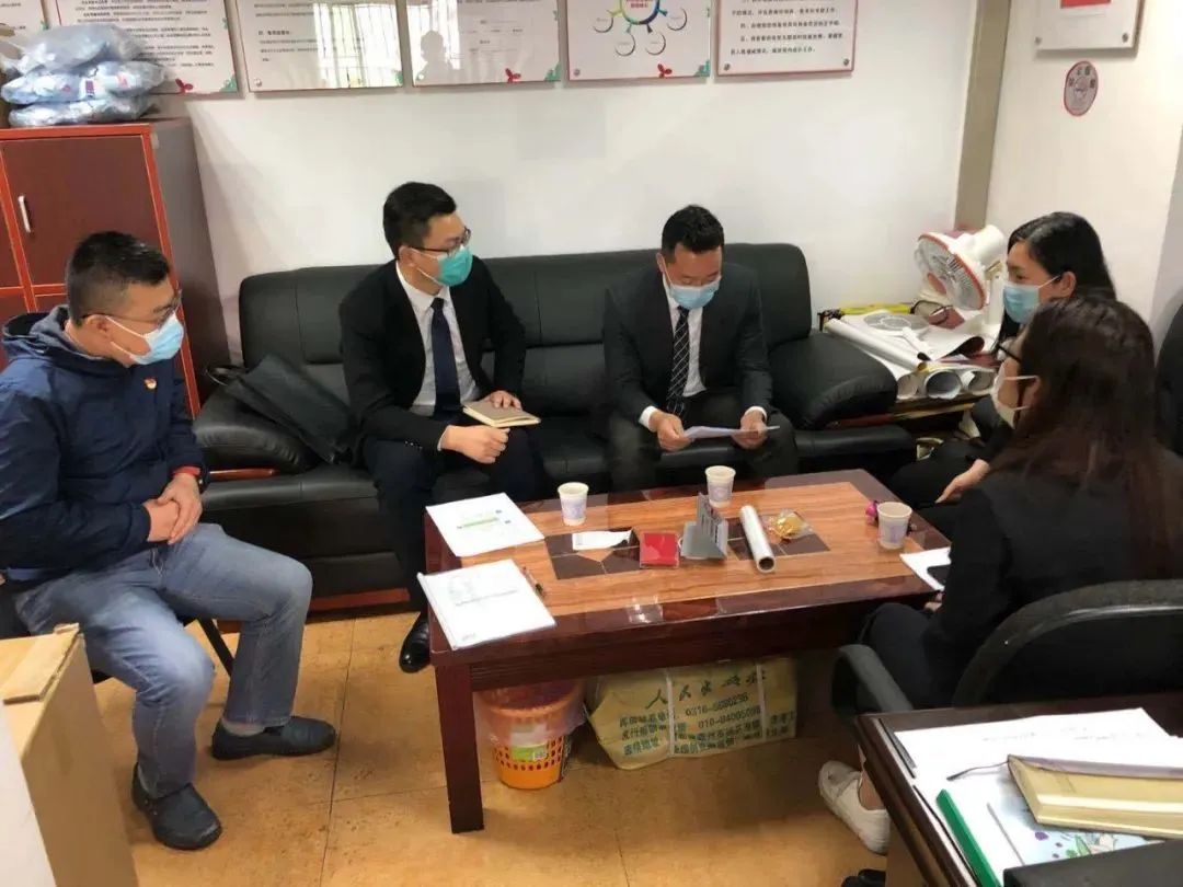 4.对不起,我现在有劳资纠纷。 ,我已经申请劳动仲裁,等待开庭,但是想在劳动局找免费律师?