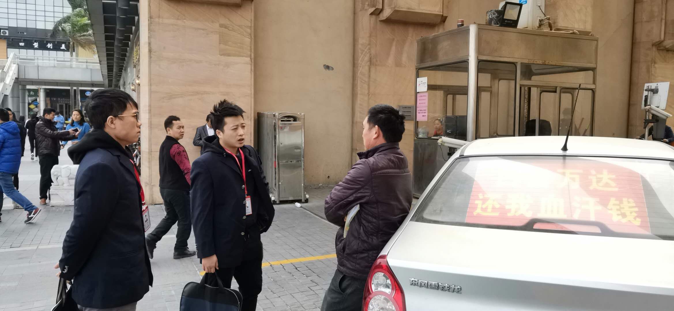 1、居委会能否解决劳动争议:我想申请劳动仲裁。用人单位是居委会怎么办?