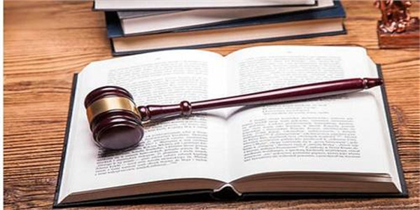 3、合同仲裁是否需要聘请律师?由于合同条款比较明确,可以代理的就是公司高层