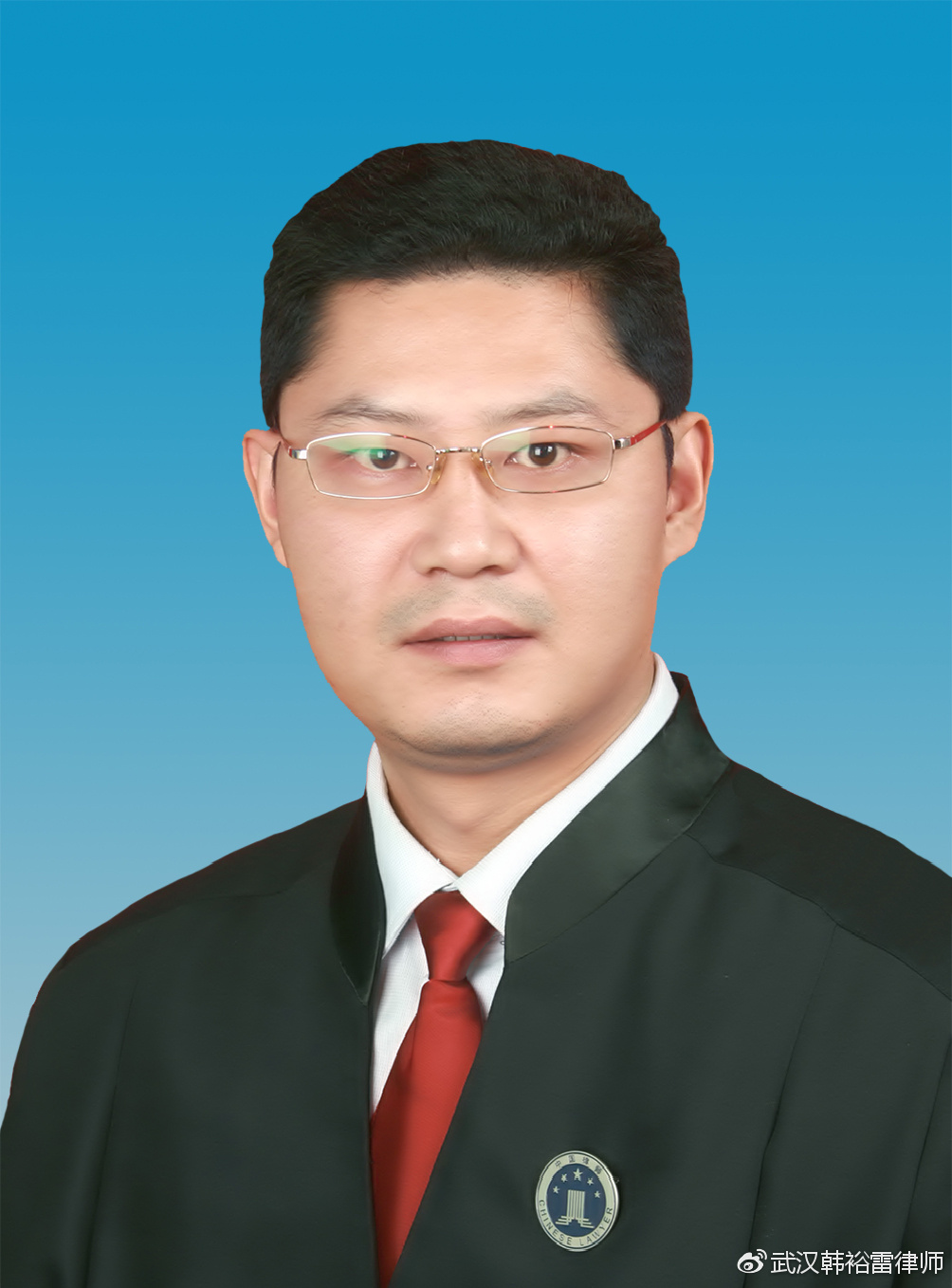 2、合同仲裁知名律师:咨询合同诉讼律师。合同纠纷应该选择仲裁还是法院诉讼?